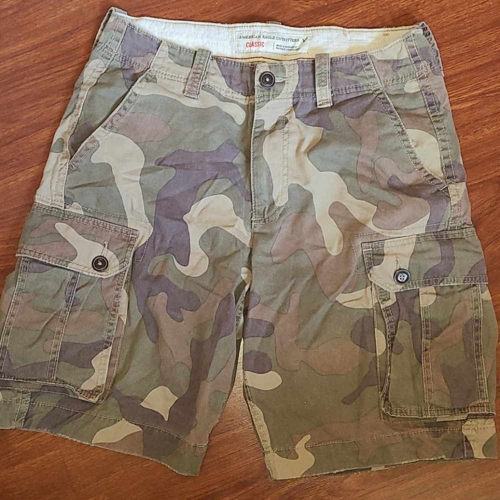 Cargo camo shorts - size 32
